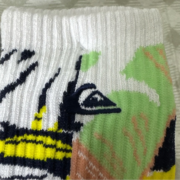 NEW 5 PAIRS QUIKSILVER MEN'S CREW SOCKS. SHOE SZ 6-12 Color Variety - Picture 4 of 4